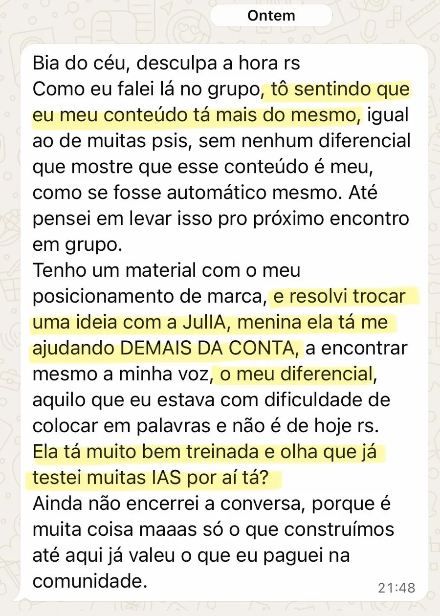 Print de WhatsApp de aluna contando que a IA da comunidade ajudou a encontrar a própria voz e o diferencial